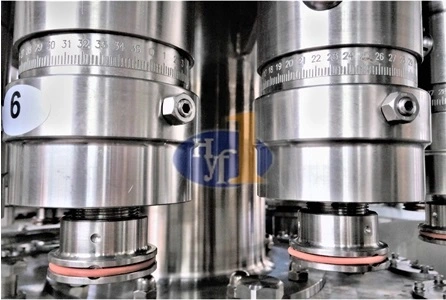 Zhangjiagang Beverage Machine / Mineral Water Filling Machine From Hy-Filling Scott